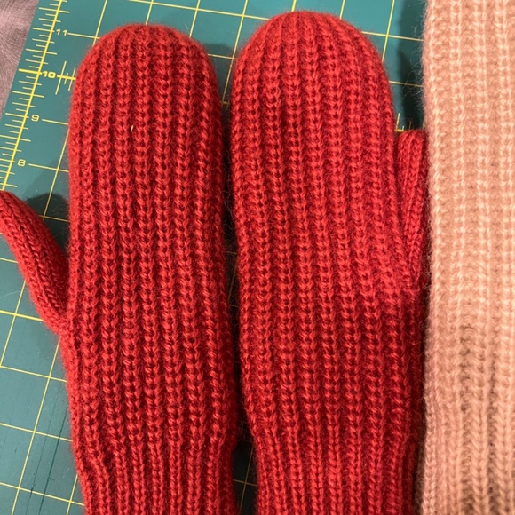 Aris Glove and Mitten Bundle - Picture 2 of 4